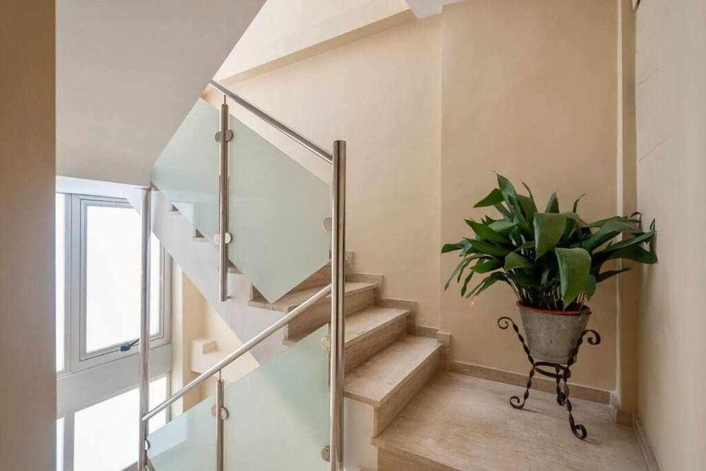 Apartamento Luxe Haven In Granada Exterior foto